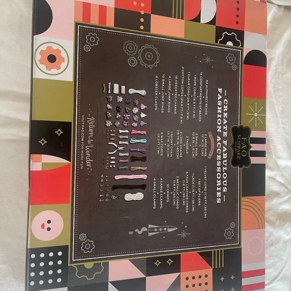 FAO schwarz. 500 +piece flawless fashion jewelry designer set.